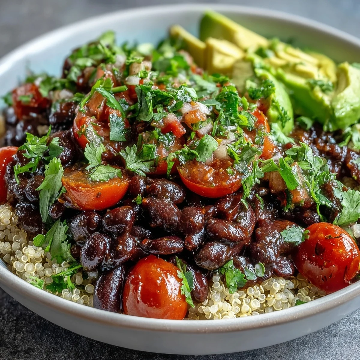Bunte Taco Bowl mit Bohnen