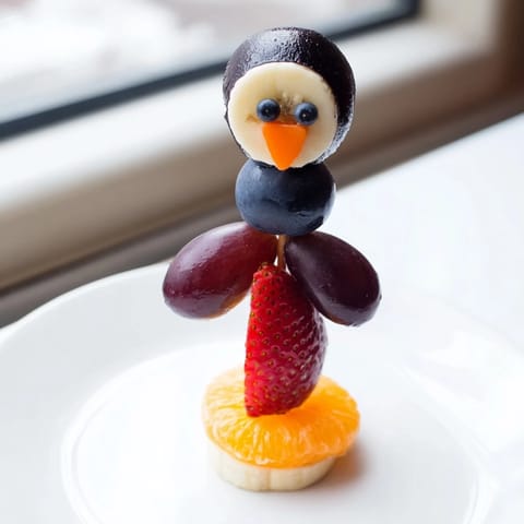 bunte fruchtspieße pinguine